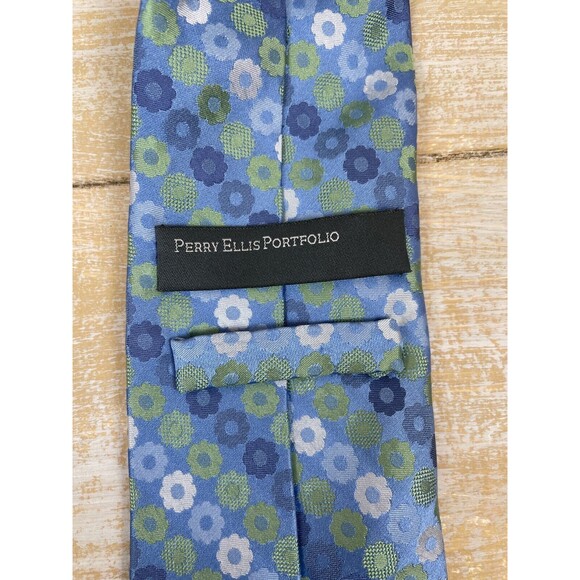 Perry Ellis Portfolio Blue Green Spring Daisies 100% Silk Mens Neck Tie 59"x 3.5 - Picture 3 of 7